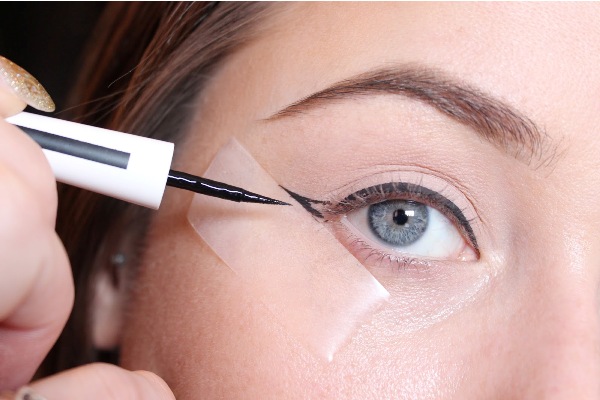 5 Easy Eyeliner Tricks Every Girl Should Know
